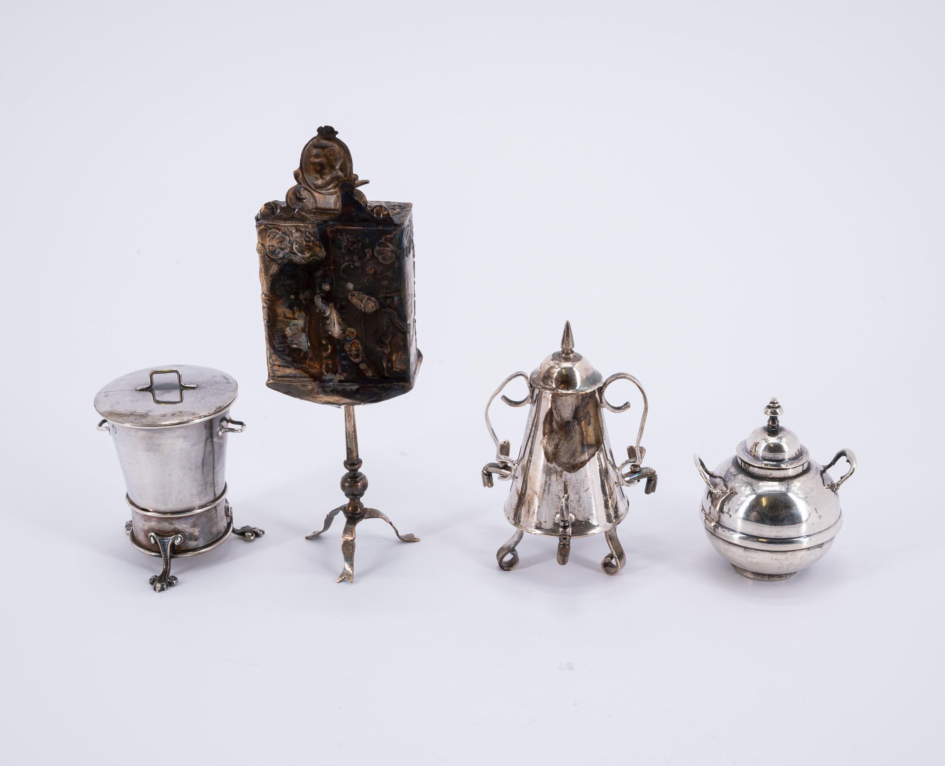 ENSEMBLE OF NINE SILVER MINIATURE OBJECTS - Image 3 of 6