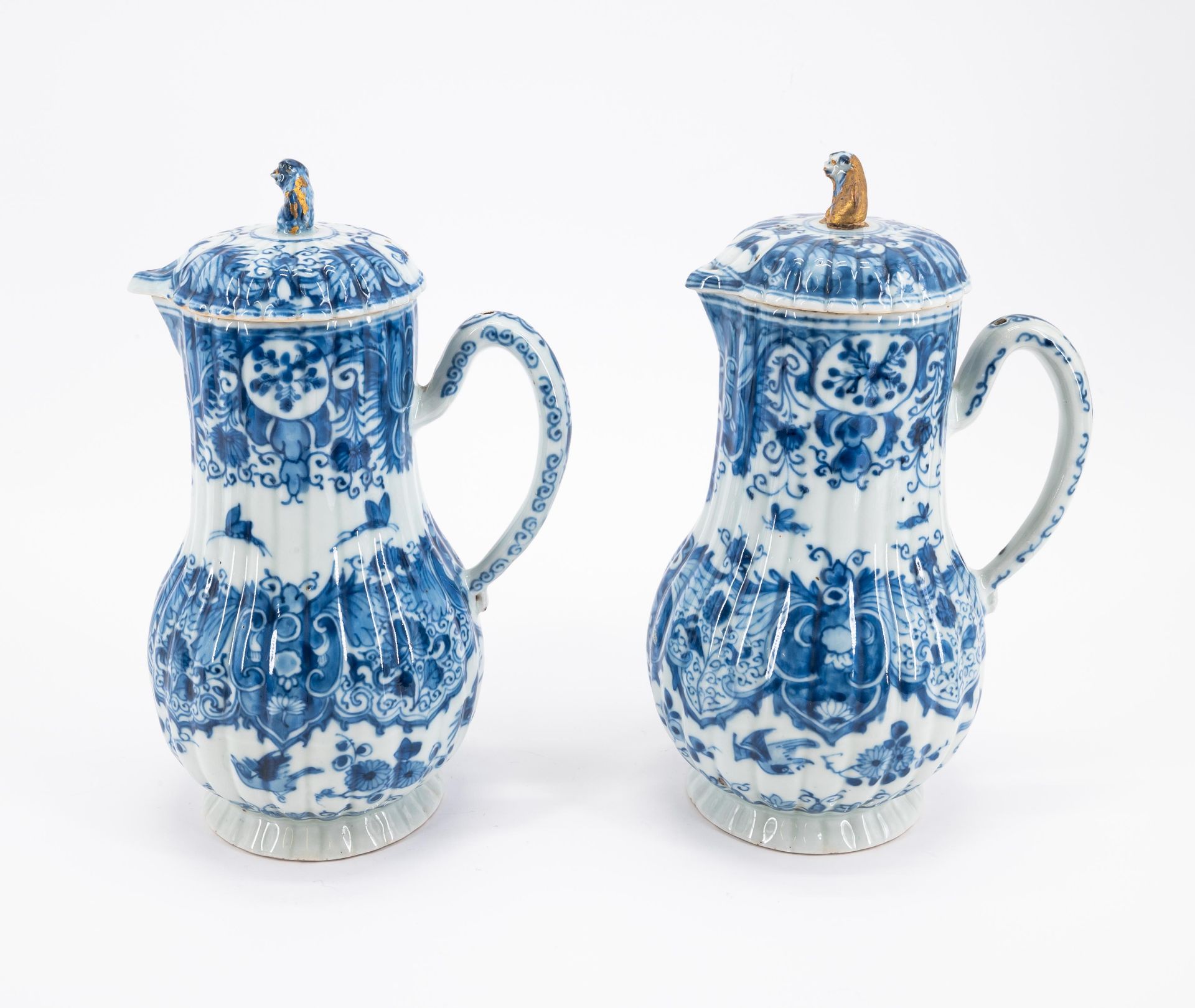 PAIR BLUE-WHITE JUGS WITH LID - Image 2 of 6
