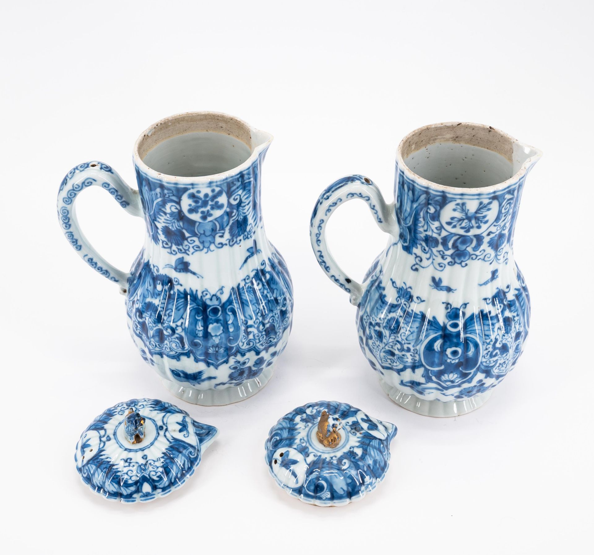 PAIR BLUE-WHITE JUGS WITH LID - Image 5 of 6