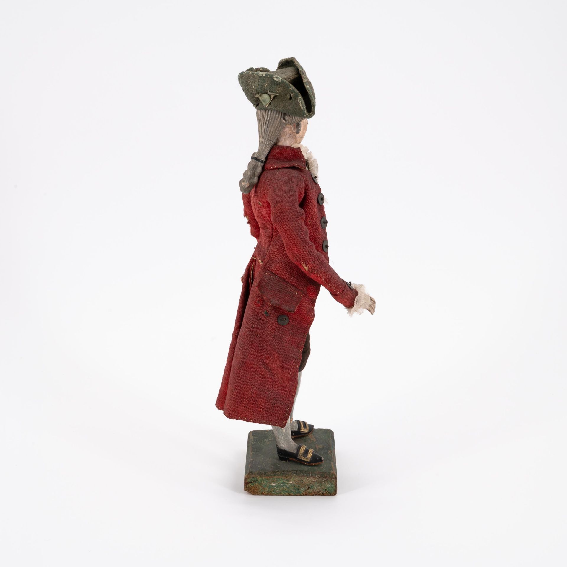 MODEL FIGURINE OF A GALLANT GENTLEMAN MADE OF WOOD, WOOL, VELVET, SILK, GOLDEN TRIMMINGS AND SILVER - Image 4 of 5