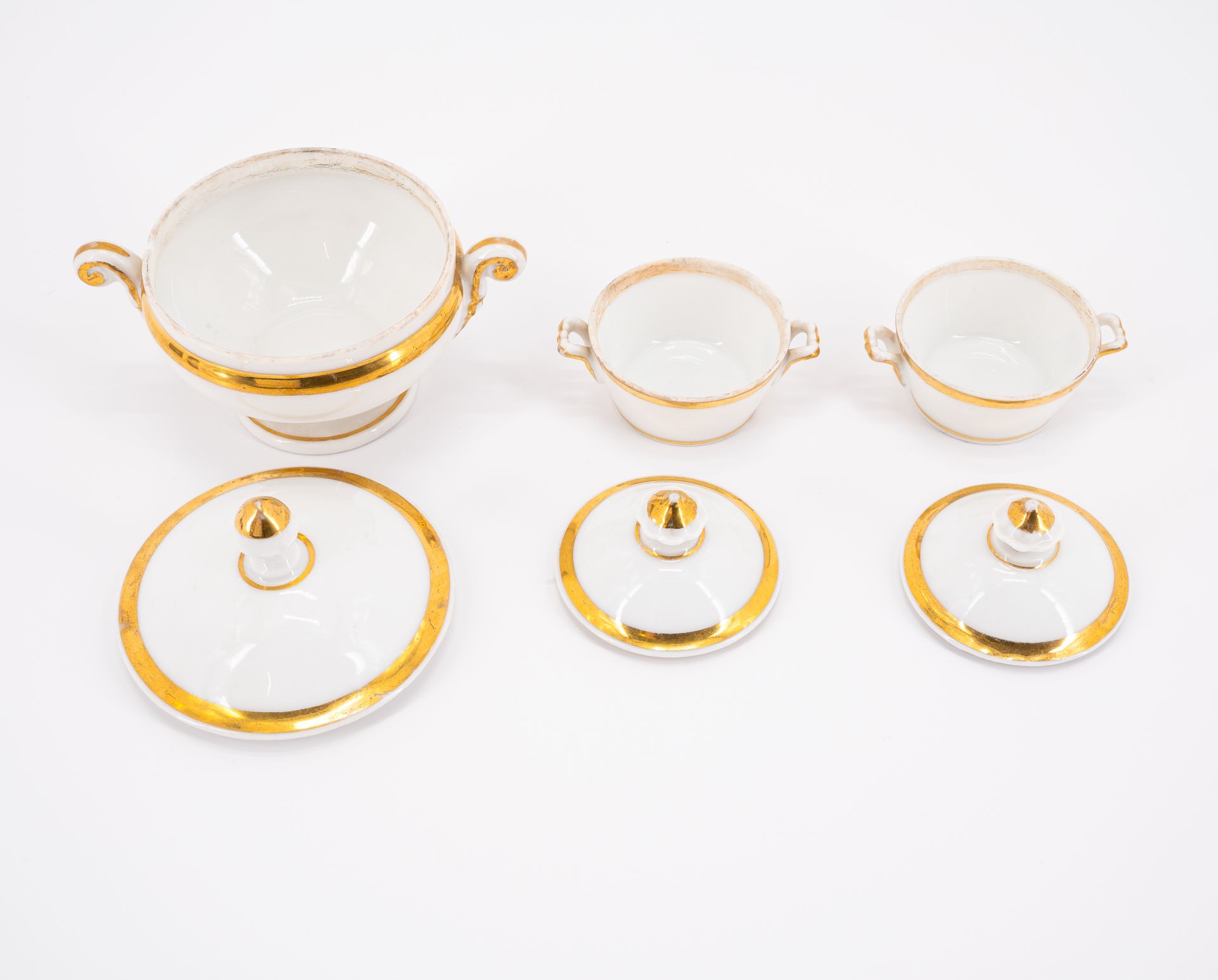 ENSEMBLE OF A PORCELAIN MINIATURE SERVICE WITH GILT EDGING AND MINIATURE COFFEE SERVICE WITH LANDSCA - Image 3 of 13
