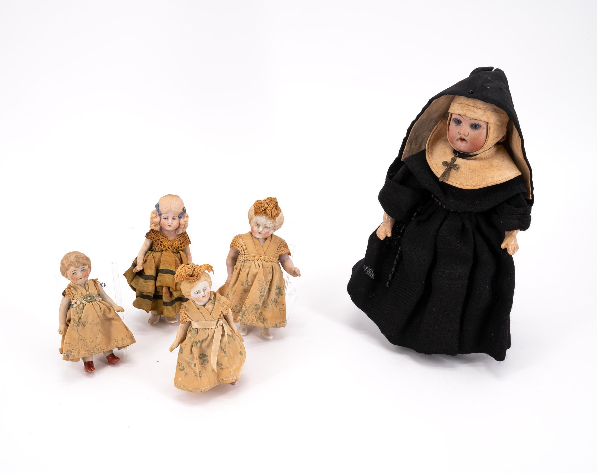 DOLL IN NUN'S HABIT, FOUR BISQUE PORCELAIN HEAD DOLLS AND A DOLL'S HEAD MADE OF PORCELAIN, TEXTILE, 