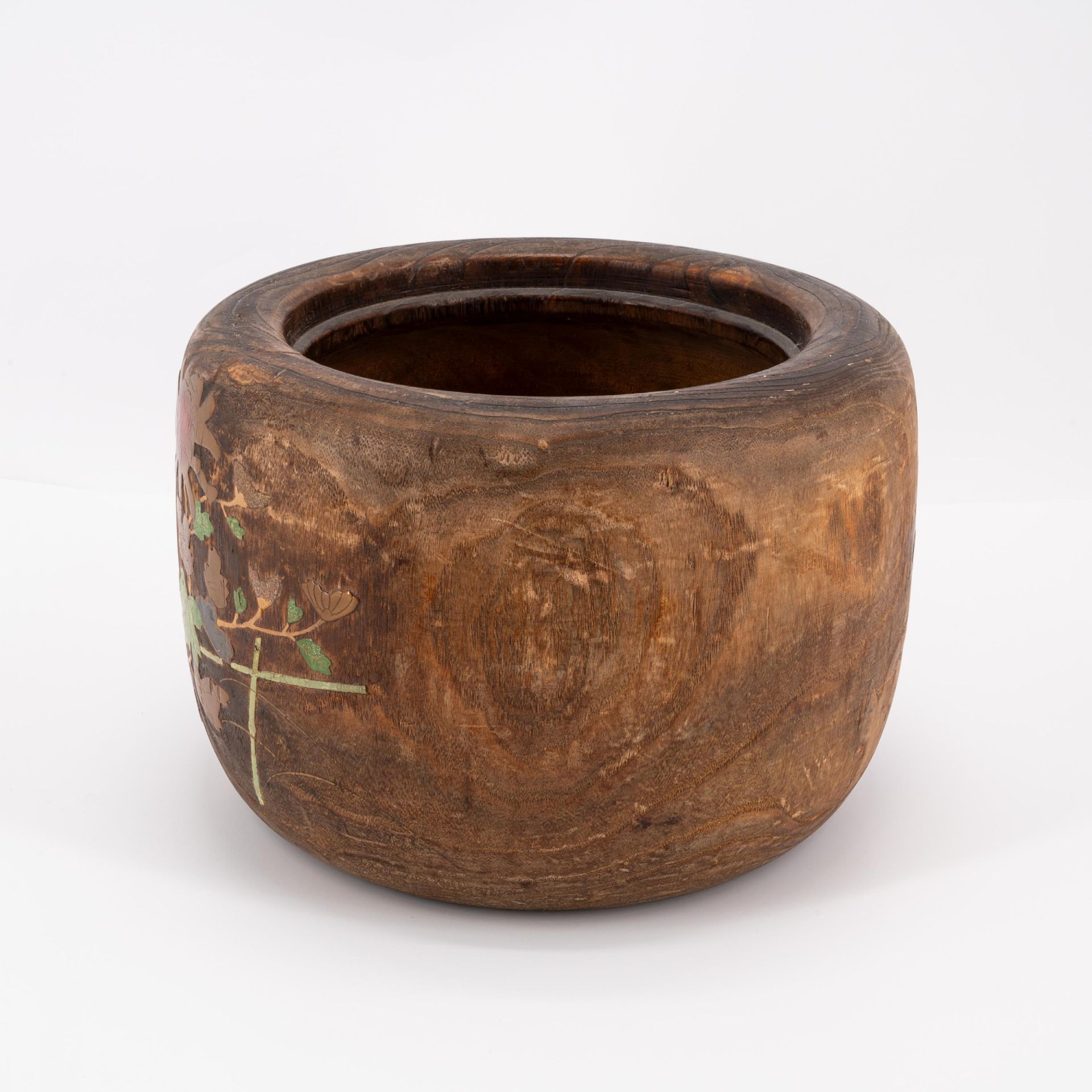 TWO WOODEN AND COPPER COAL BASINS, SO-CALLED HIBACHI WITH FLORAL DECOR - Image 9 of 11
