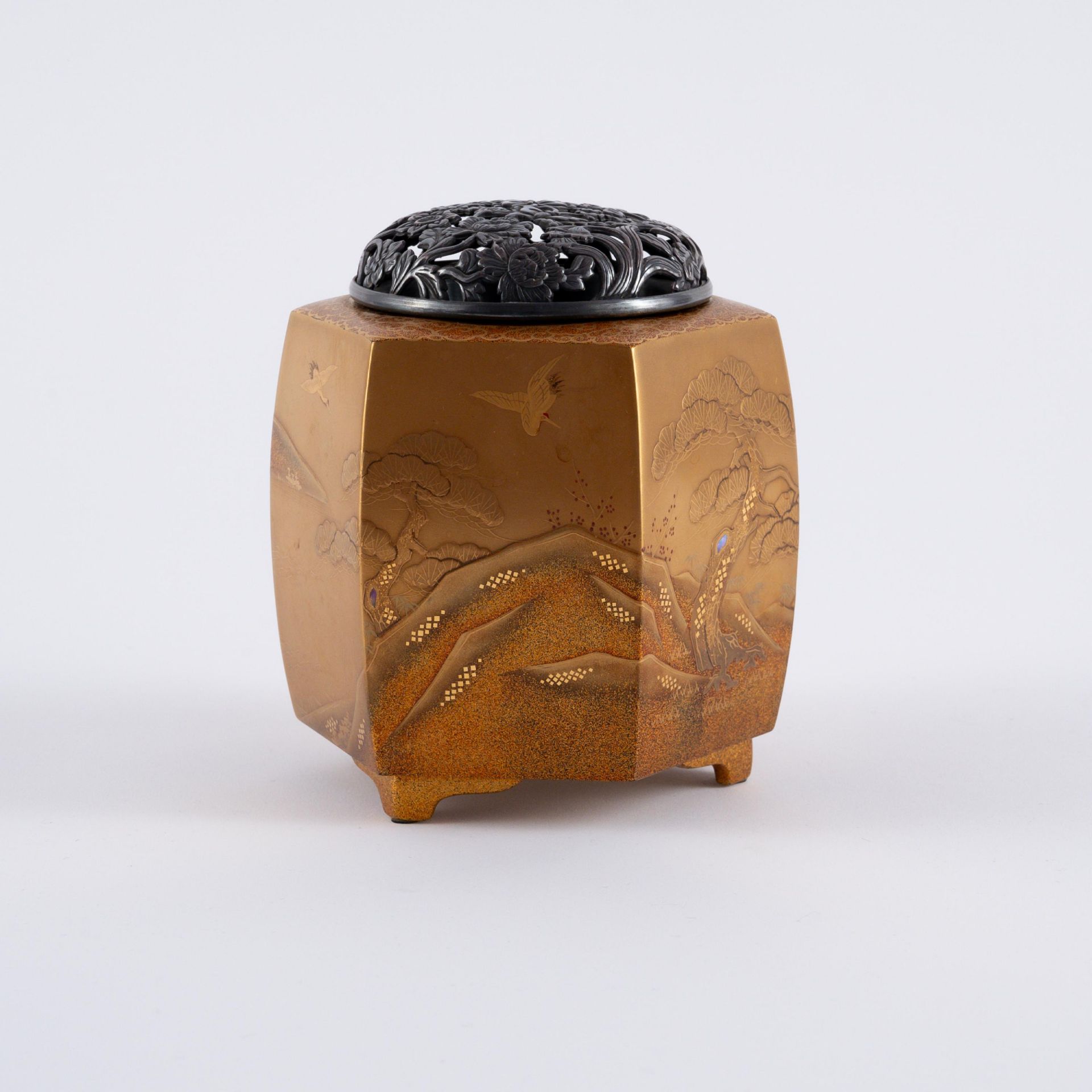 GOLD AND SILVER POT POURRI VESSEL WITH LAKE SCENERY AND PINE - Image 4 of 6
