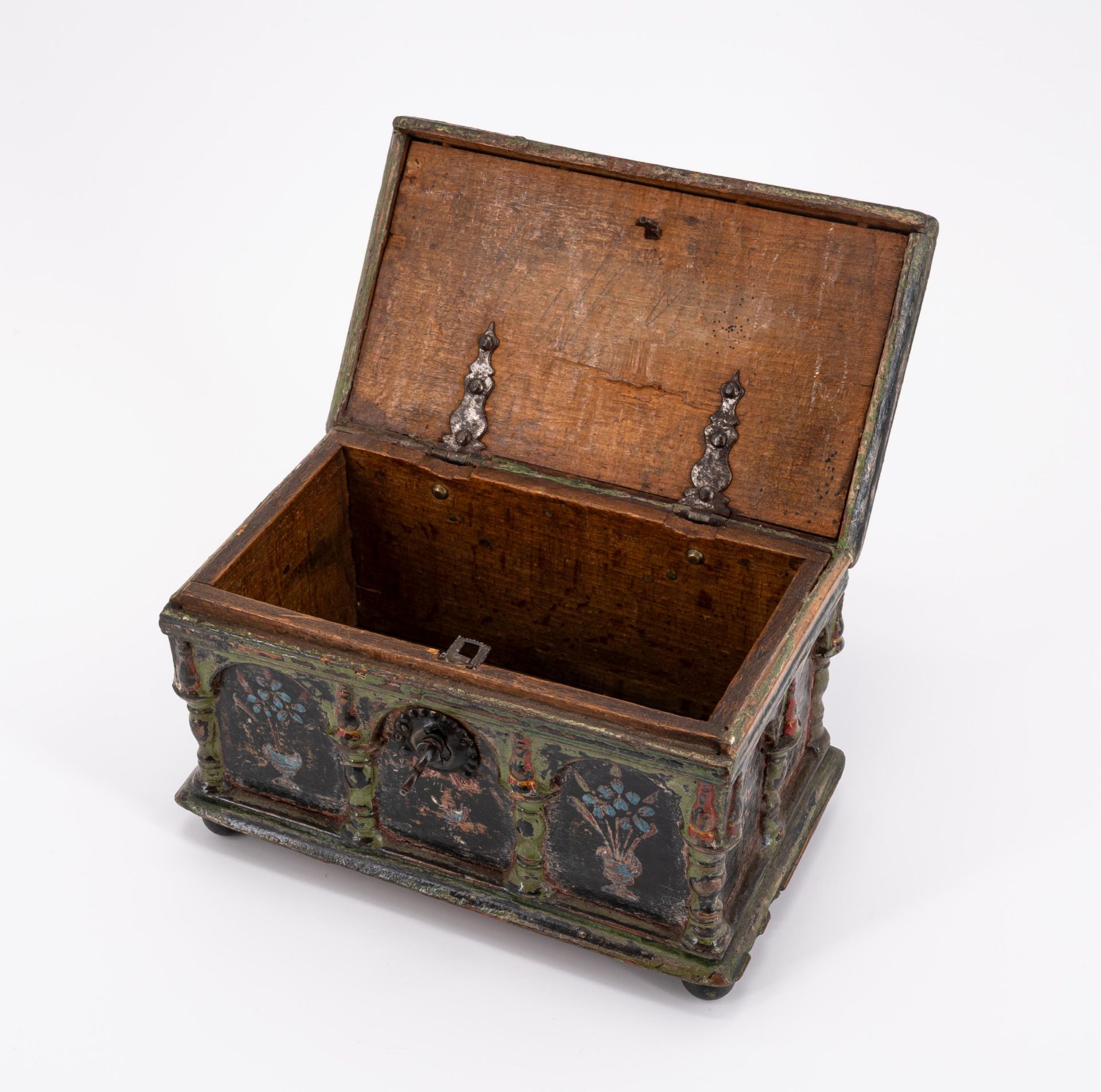 MINIATURE BEECH WOOD CHEST - Image 5 of 7