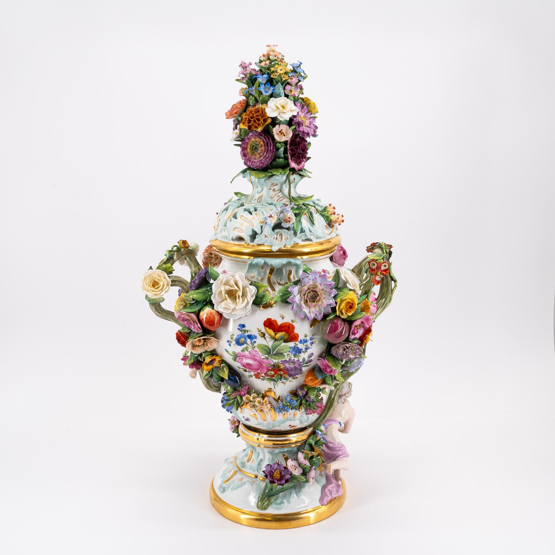 Meissen: LARGE POTOURRI-VASE & BASE WITH APPLIED BLOSSOMS AND GALLANTERY - Image 3 of 5