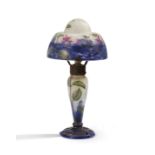 Daum Frères: GLASS TABLE LAMP WITH BLEEDING HEARTS