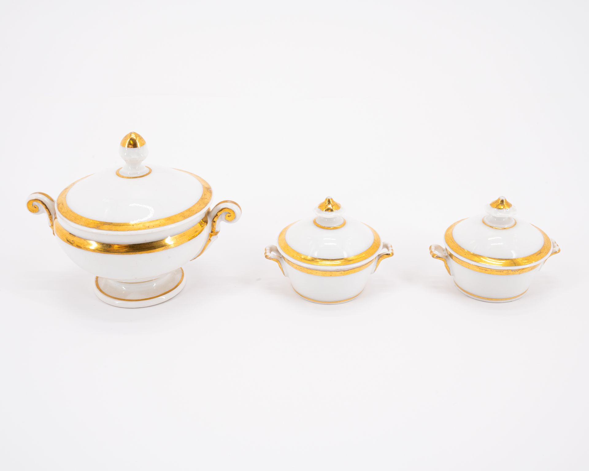 ENSEMBLE OF A PORCELAIN MINIATURE SERVICE WITH GILT EDGING AND MINIATURE COFFEE SERVICE WITH LANDSCA - Image 2 of 13
