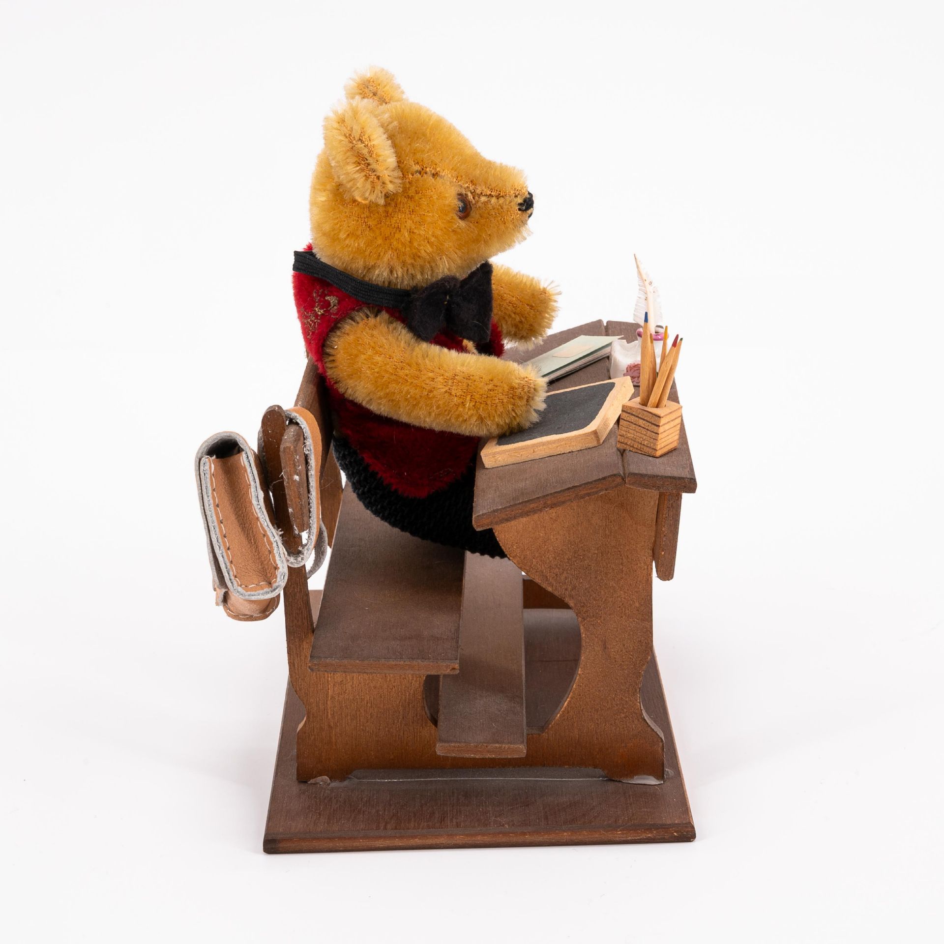 Steiff: ENSEMBLE OF FOUR STEIFF ANIMALS MADE OF FABRIC, COTTON WOOL AND WOOD - Image 4 of 10