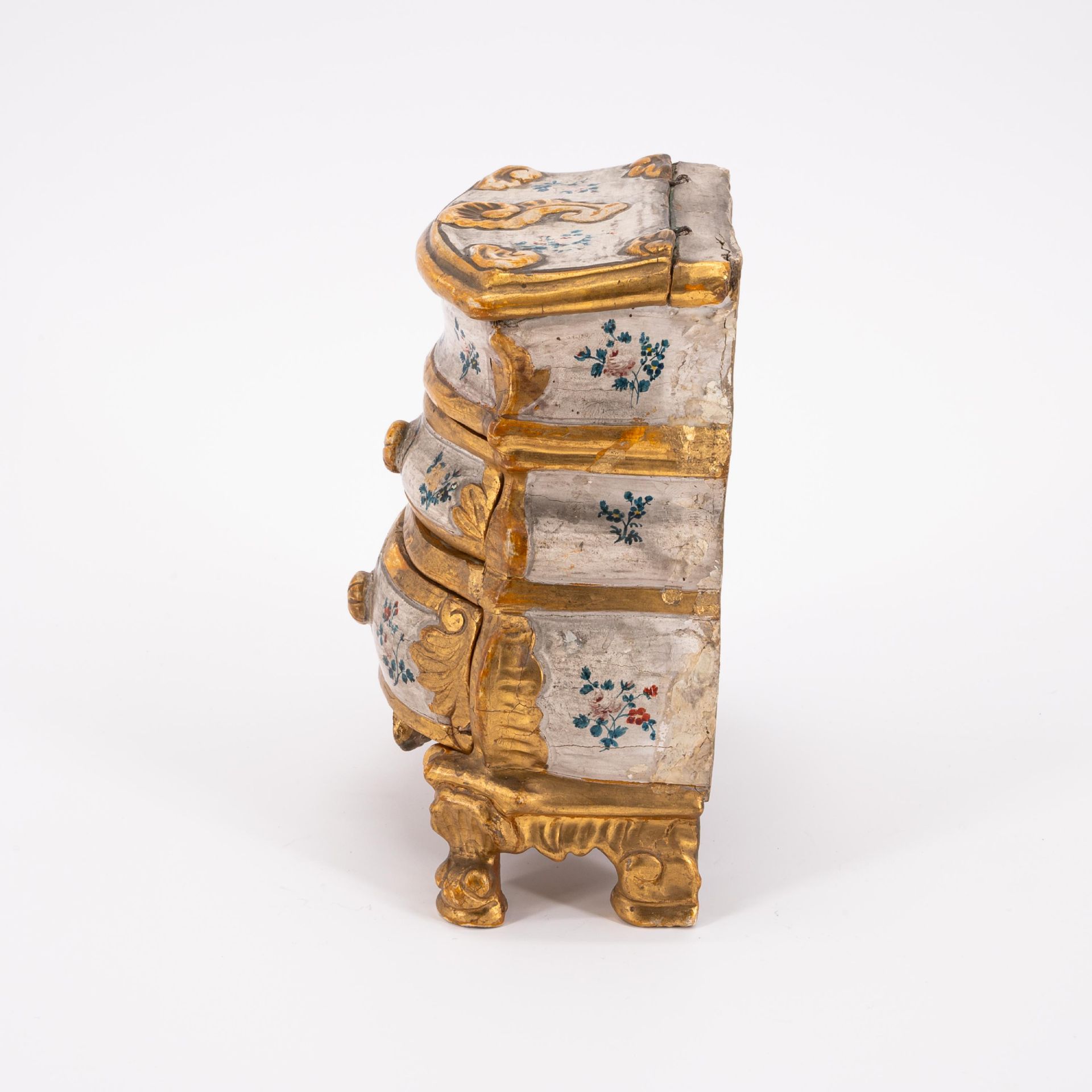 POLYCHROMED WOODEN MINIATURE ROCOCO CHEST OF DRAWERS - Image 4 of 7