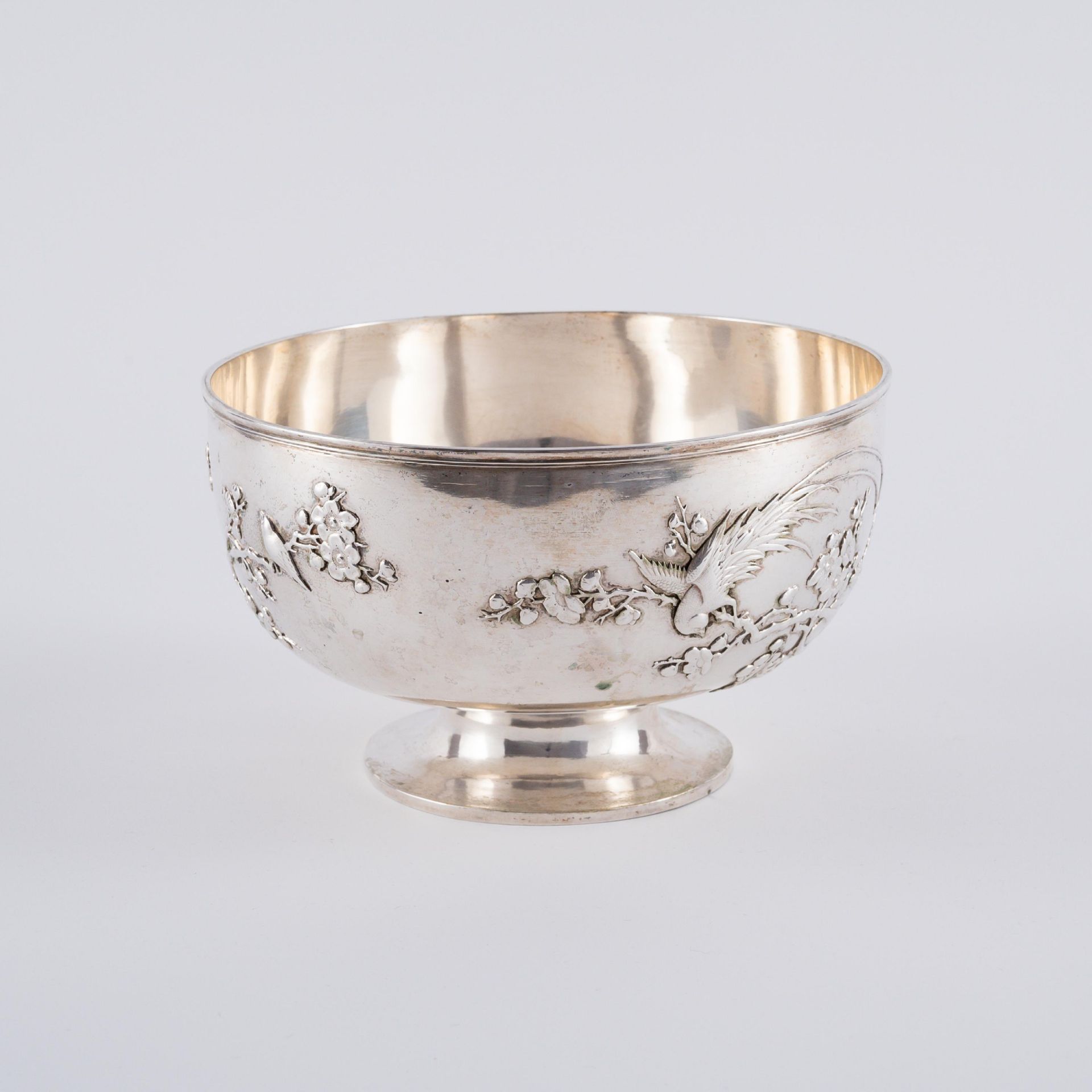 FOOTED SILVER BOWL WITH CHERRYBLOSSOM BRANCH AND BIRD OF PARADISE - Image 4 of 6