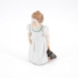 Meissen: LITTLE PORCELAIN GIRL IN NIGHTGOWN WITH DOLL