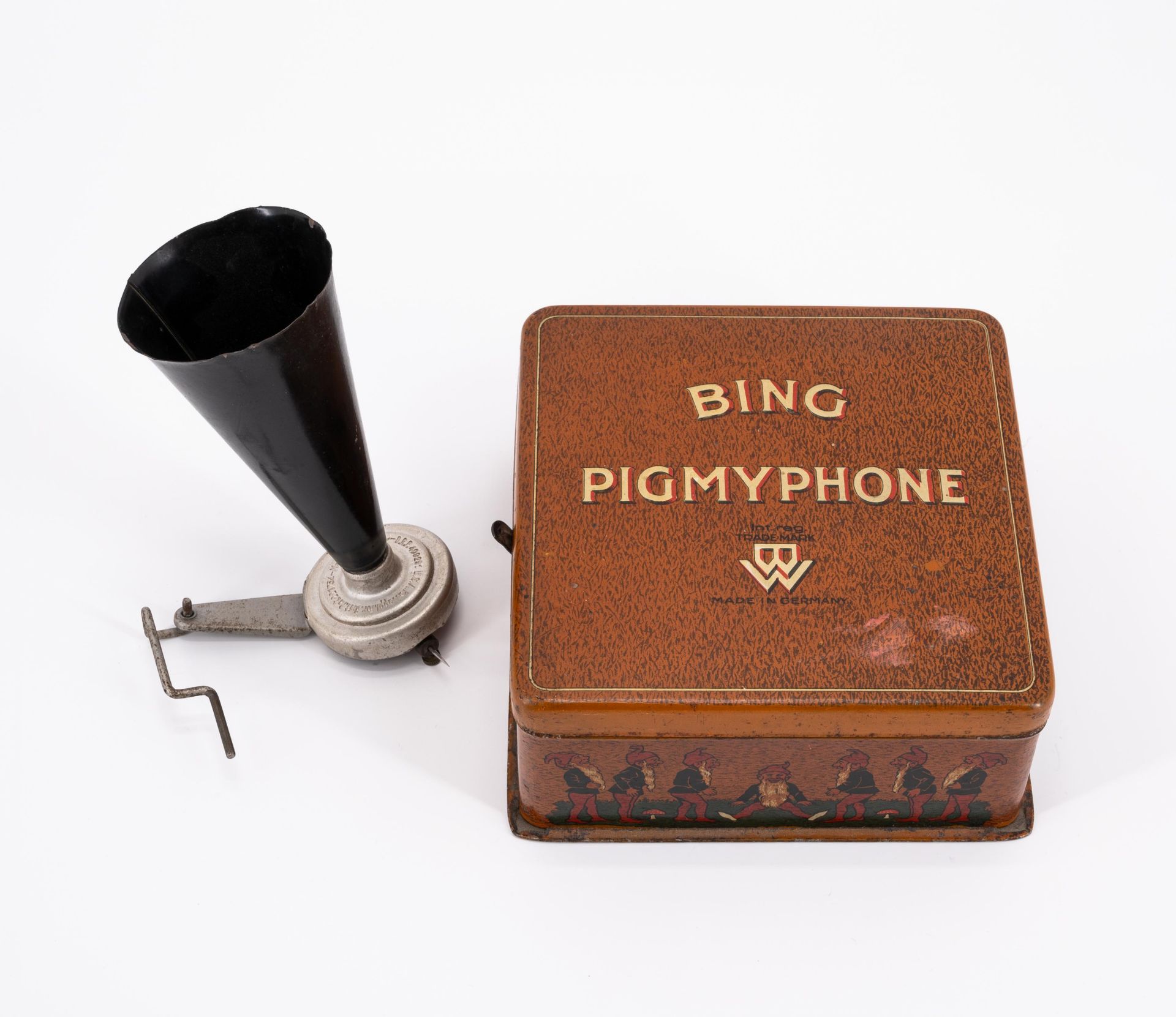 CHILDREN'S TYPEWRITER, SMALL LATERNA MAGICA, DOLL'S GRAMMOPHONE "PIGMYPHONE" MADE OF SHEET METAL, GL - Image 5 of 7