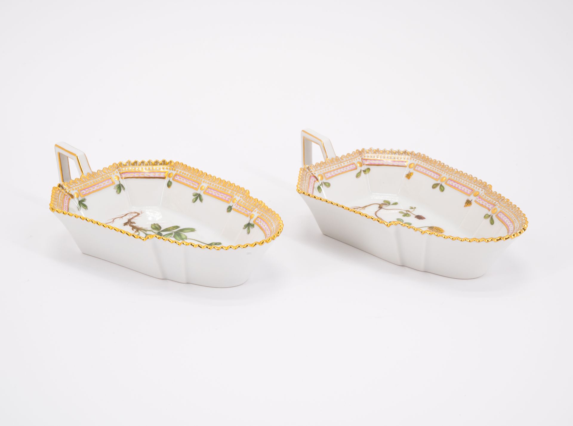 Royal Copenhagen: 95 PIECES FROM A 'FLORA DANICA' DINING SERVICE - Image 24 of 26