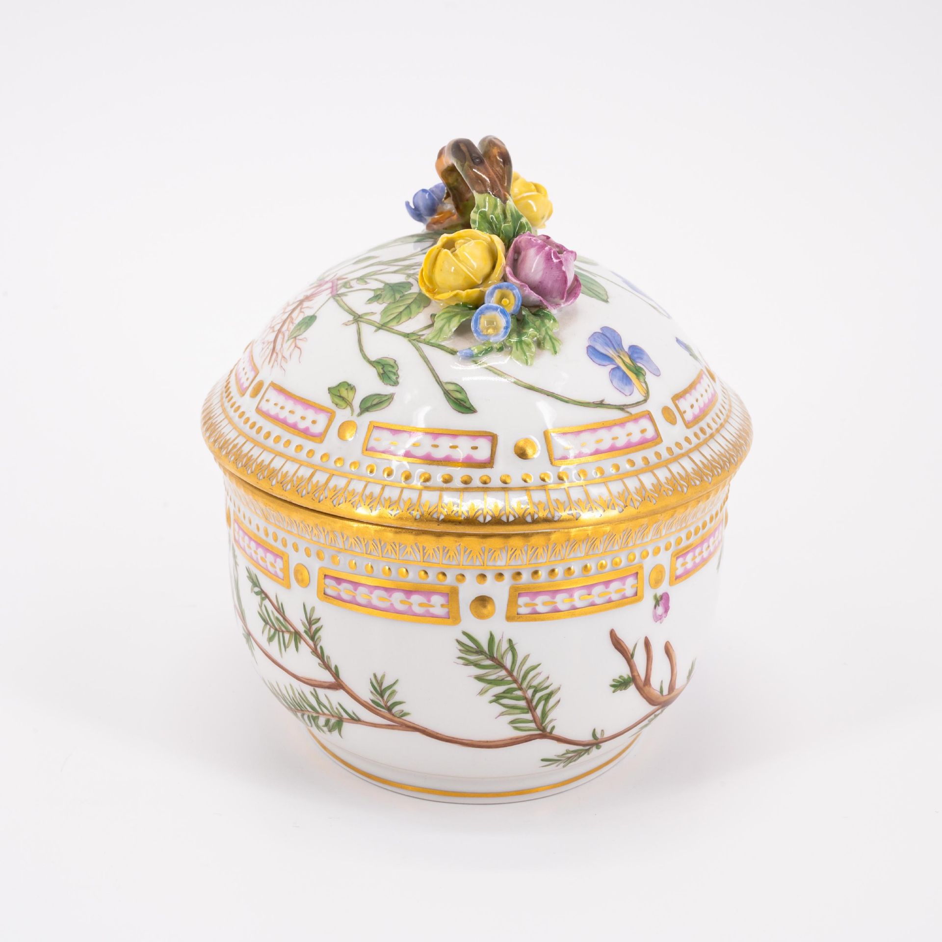 Royal Copenhagen: 95 PIECES FROM A 'FLORA DANICA' DINING SERVICE - Image 13 of 26