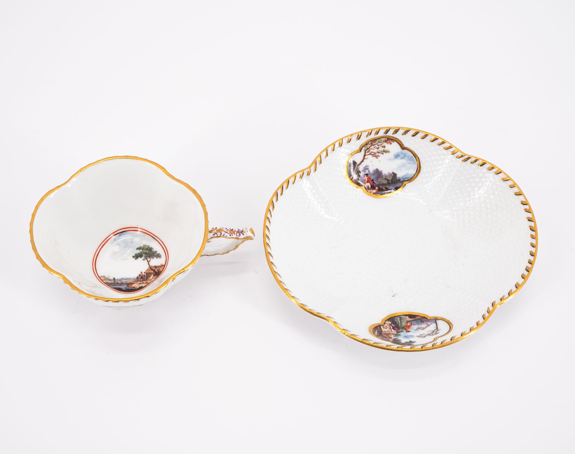 Meissen: PORCELAIN CUP AND SAUCER WITH LANDSCAPE CARTOUCHES AND BASKET WEAVE RELIEF - Image 5 of 7