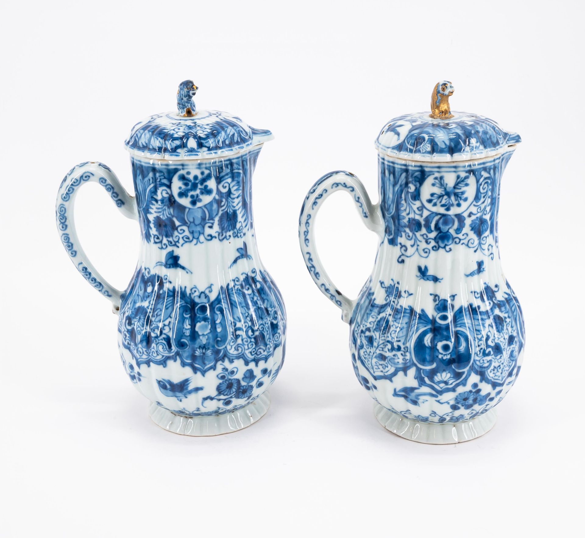 PAIR BLUE-WHITE JUGS WITH LID - Image 4 of 6