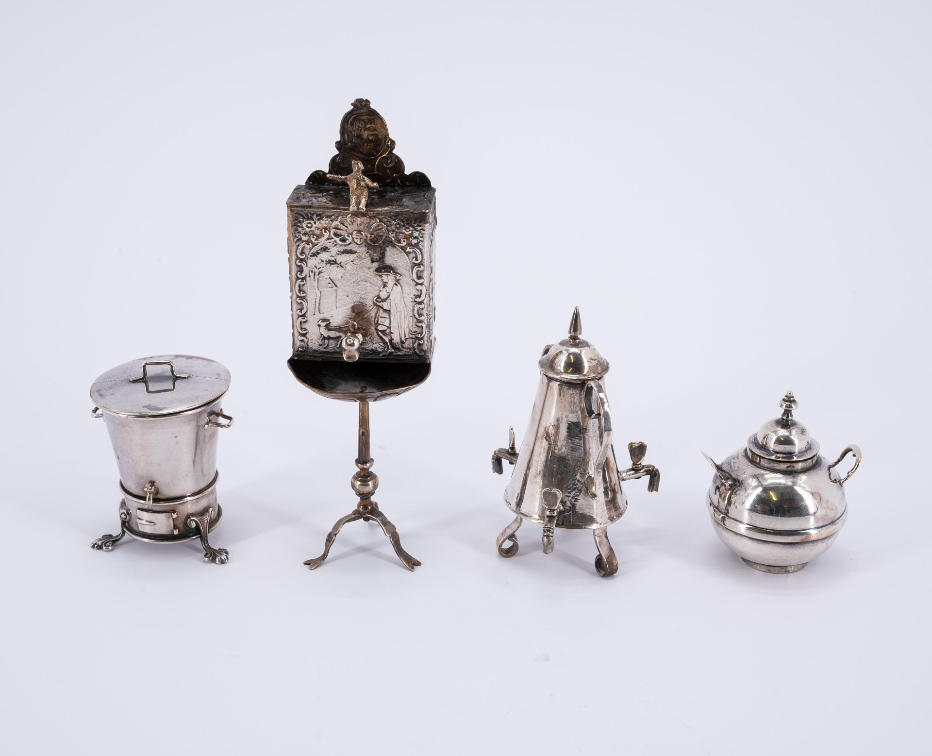 ENSEMBLE OF NINE SILVER MINIATURE OBJECTS - Image 2 of 6