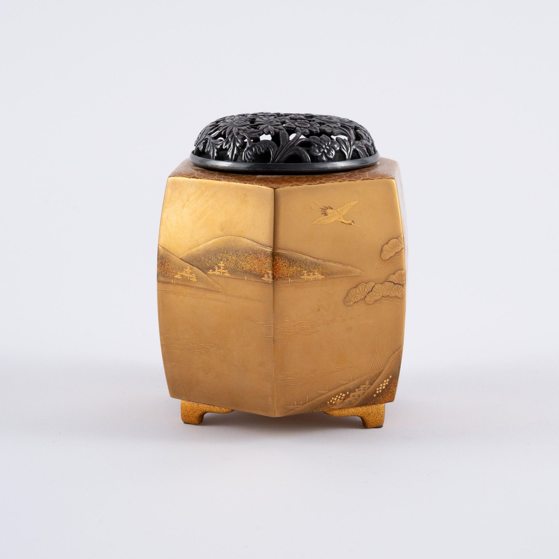 GOLD AND SILVER POT POURRI VESSEL WITH LAKE SCENERY AND PINE - Image 3 of 6