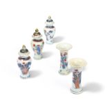 Japan: ENSEMBLE OF THREE PORCELAIN MINIATURE IMARI VASES AND LIDS AND TWO FUNNEL VASES