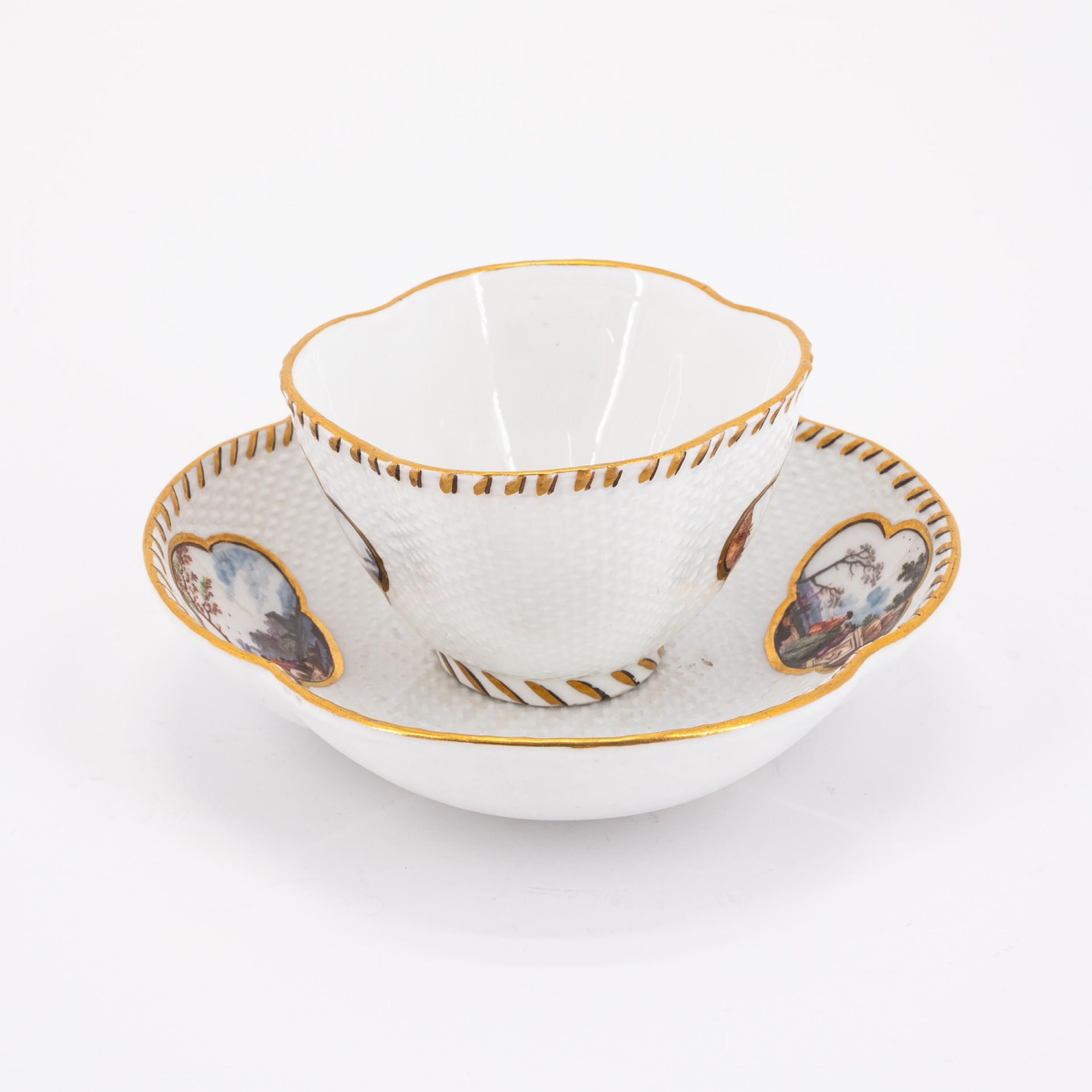 Meissen: PORCELAIN CUP AND SAUCER WITH LANDSCAPE CARTOUCHES AND BASKET WEAVE RELIEF - Image 4 of 7