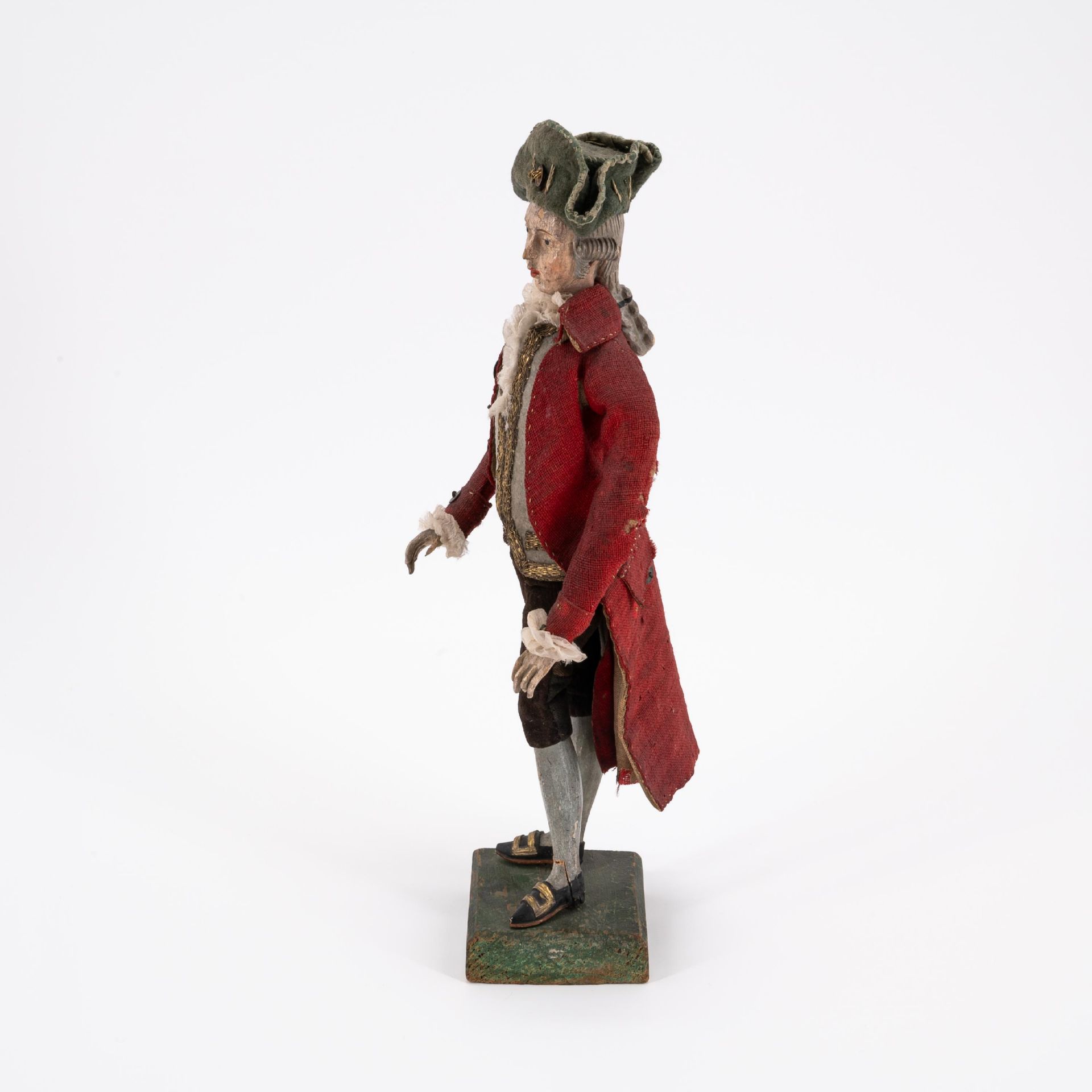 MODEL FIGURINE OF A GALLANT GENTLEMAN MADE OF WOOD, WOOL, VELVET, SILK, GOLDEN TRIMMINGS AND SILVER - Image 2 of 5