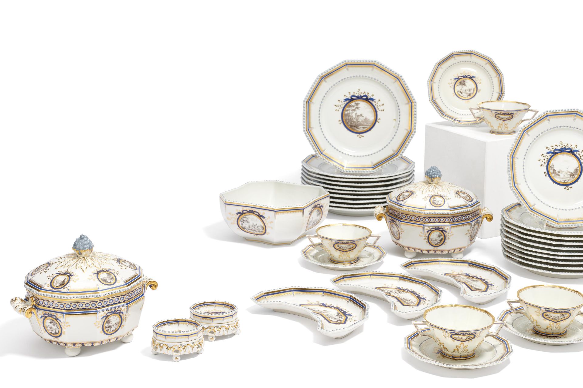 Nymphenburg: LARGE DINNER SERVICE 'ROYAL BAVARIAN' WITH 107 PIECES