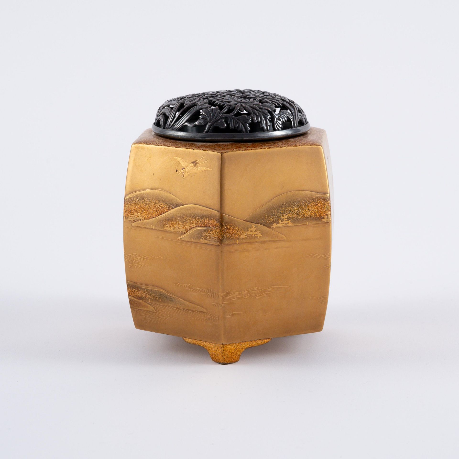 GOLD AND SILVER POT POURRI VESSEL WITH LAKE SCENERY AND PINE - Image 2 of 6