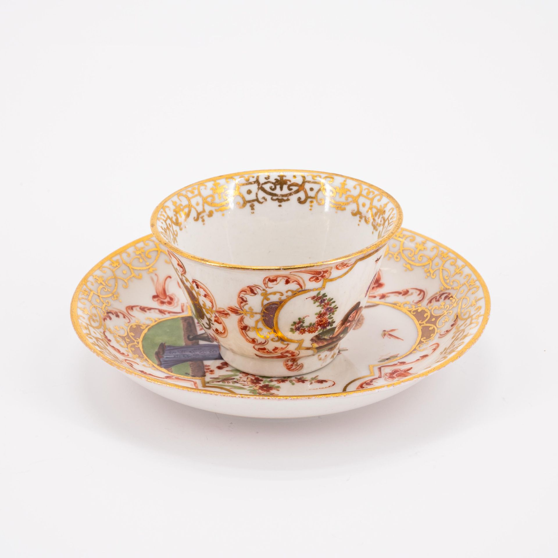 Meissen: PORCELAIN TEA BOWL AND SAUCER WITH LARGE CARTOUCHES OF CHINOISERIES - Image 2 of 6