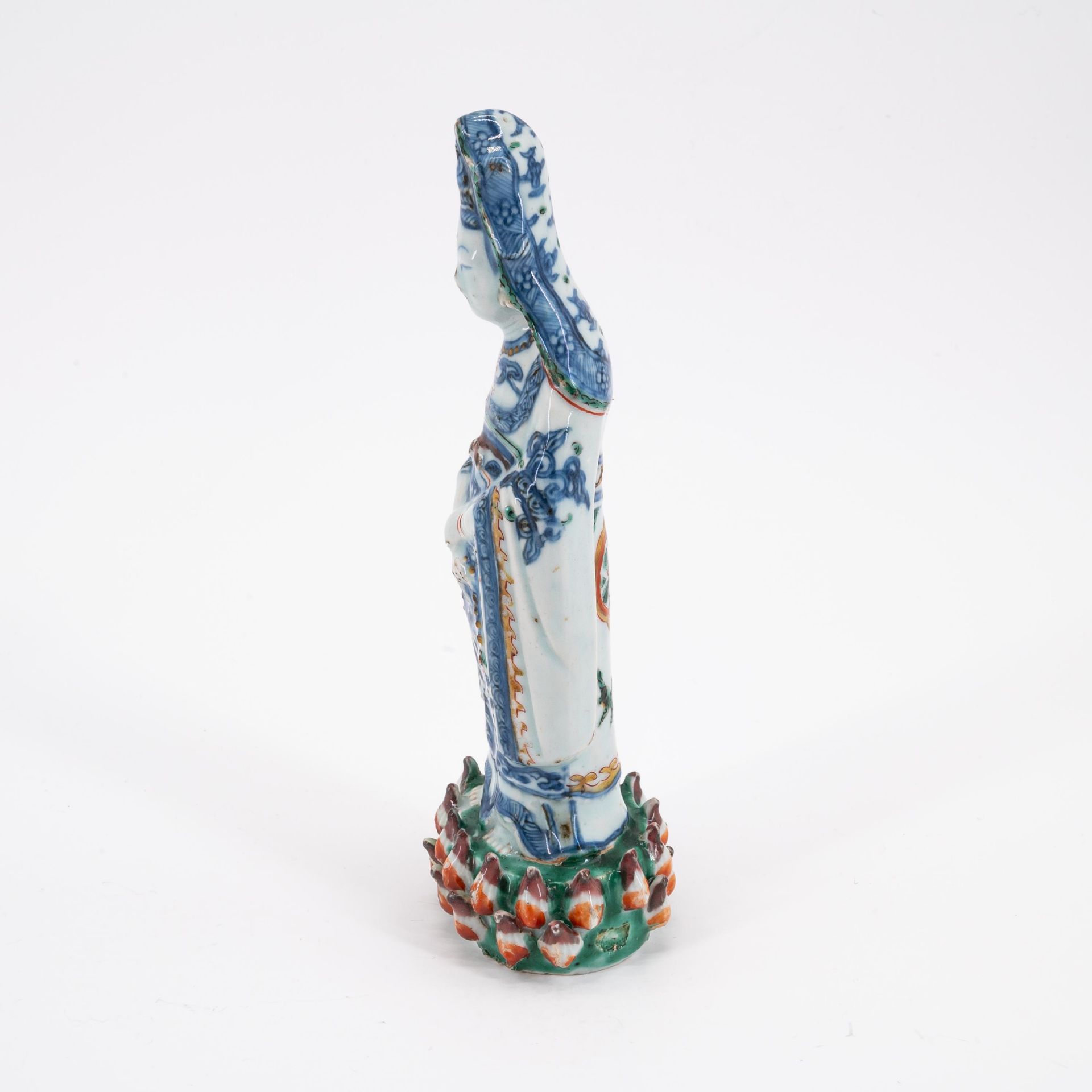 STANDING PORCELAIN GUANYIN - Image 2 of 5