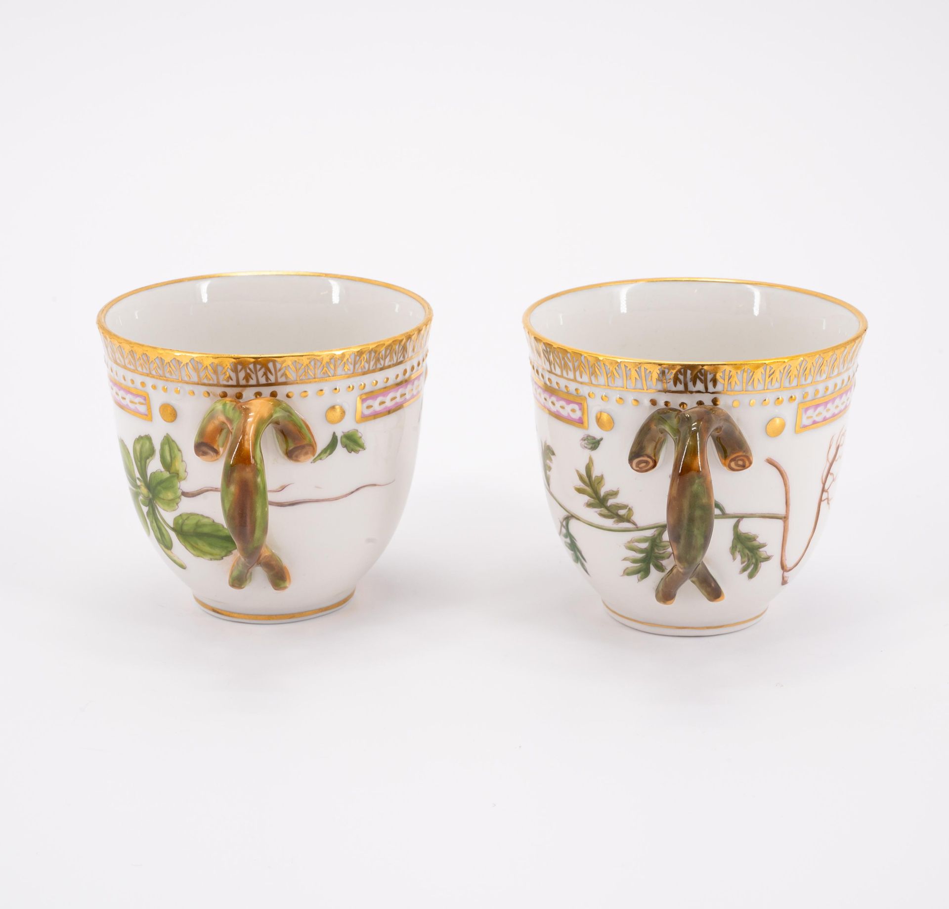 Royal Copenhagen: 95 PIECES FROM A 'FLORA DANICA' DINING SERVICE - Image 2 of 26