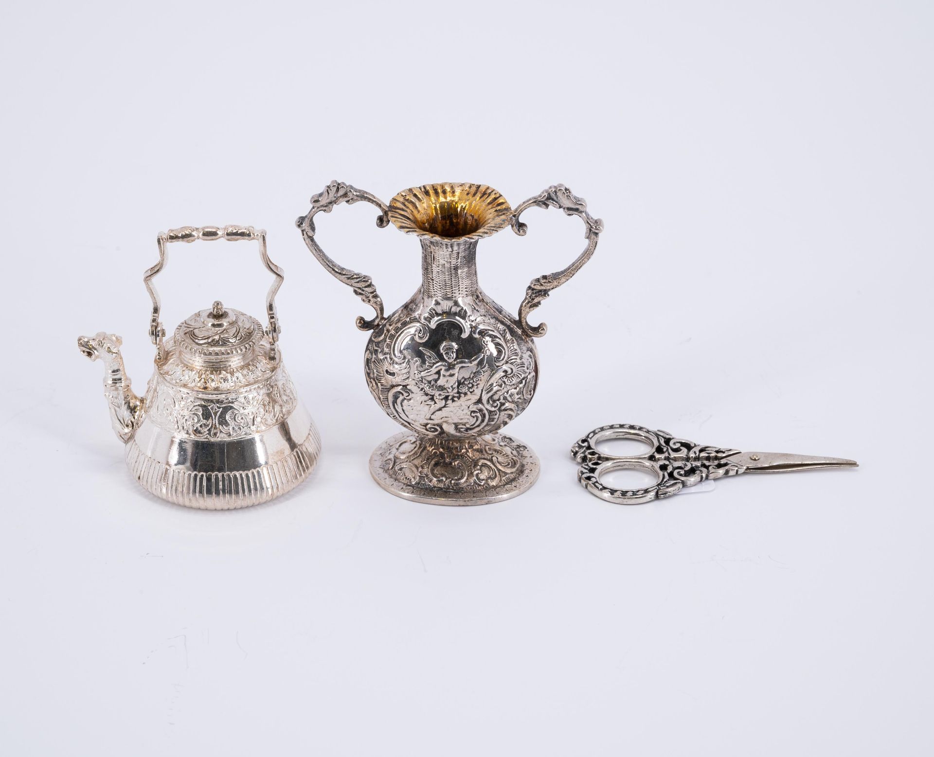 ENSEMBLE OF 15 SILVER MINIATURE OBJECTS - Image 7 of 9