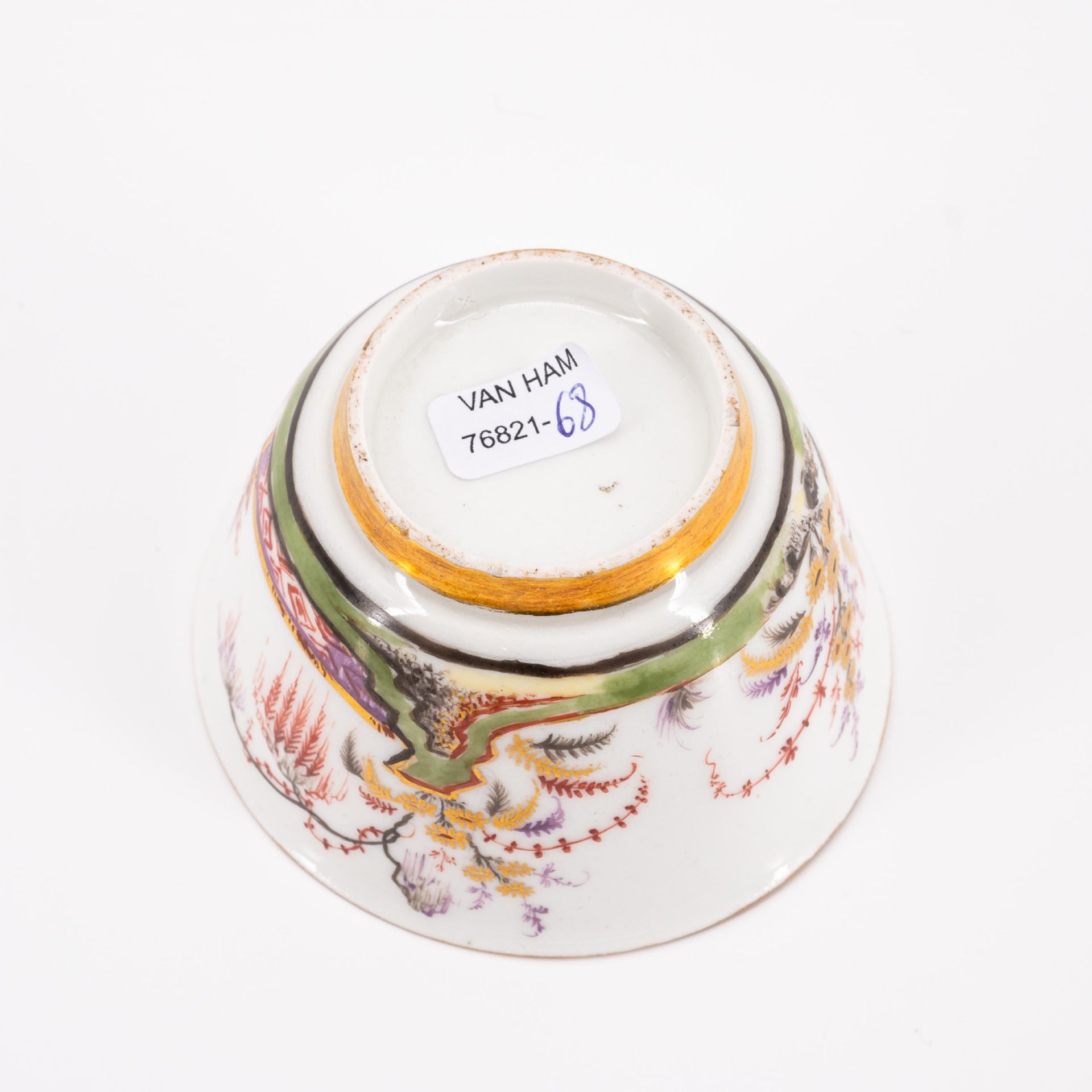 Meissen: ONE PORCELAIN TEA BOWL AND TWO SAUCERS WITH CHINOISERIES - Image 8 of 8