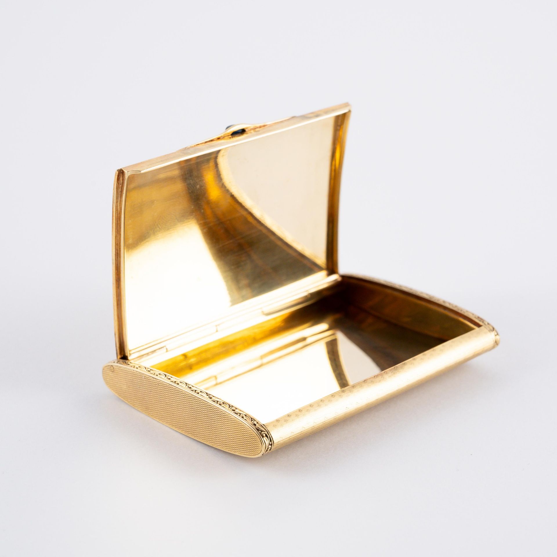 Germany: GOLD ETUI WITH GUILLOCHED SURFACE - Image 5 of 7