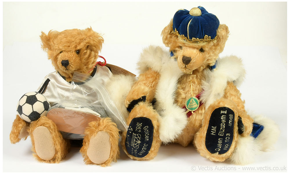 PAIR inc Hermann-Spielwaren teddy bears: (1) HM