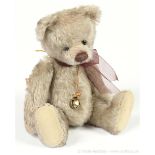Charlie Bears Bobtail teddy bear, Minimo