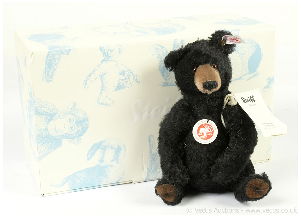 Steiff Winnie Peg Grizzly Bear Cub, white tag