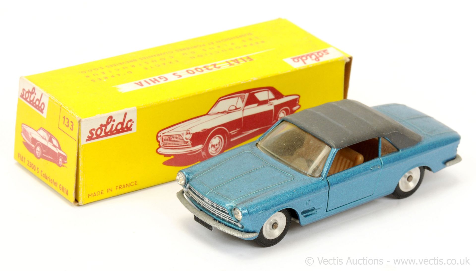 Solido 133 Fiat 2300S Cabriolet Ghia - blue