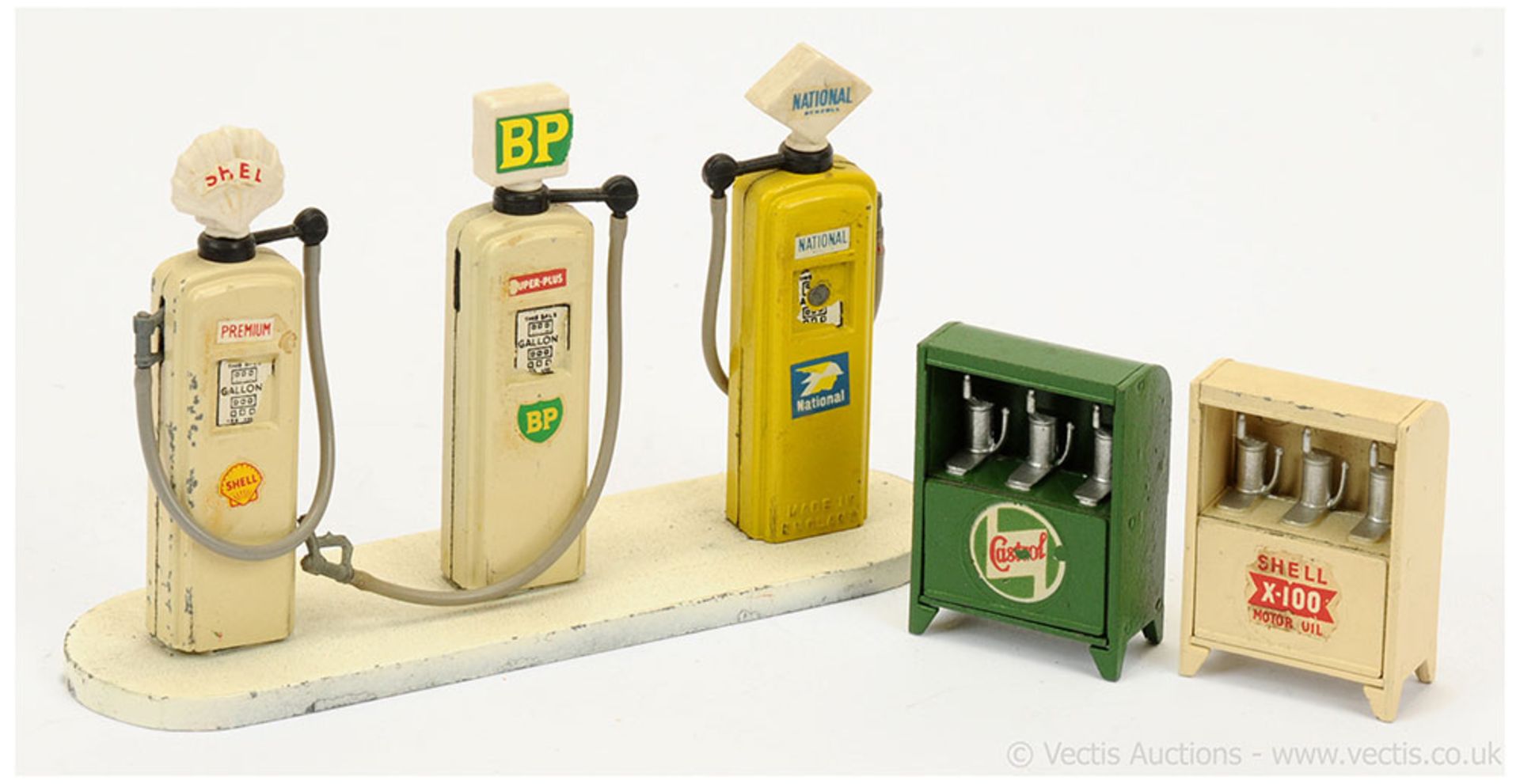Britains - Petrol Pumps - Set 101V National