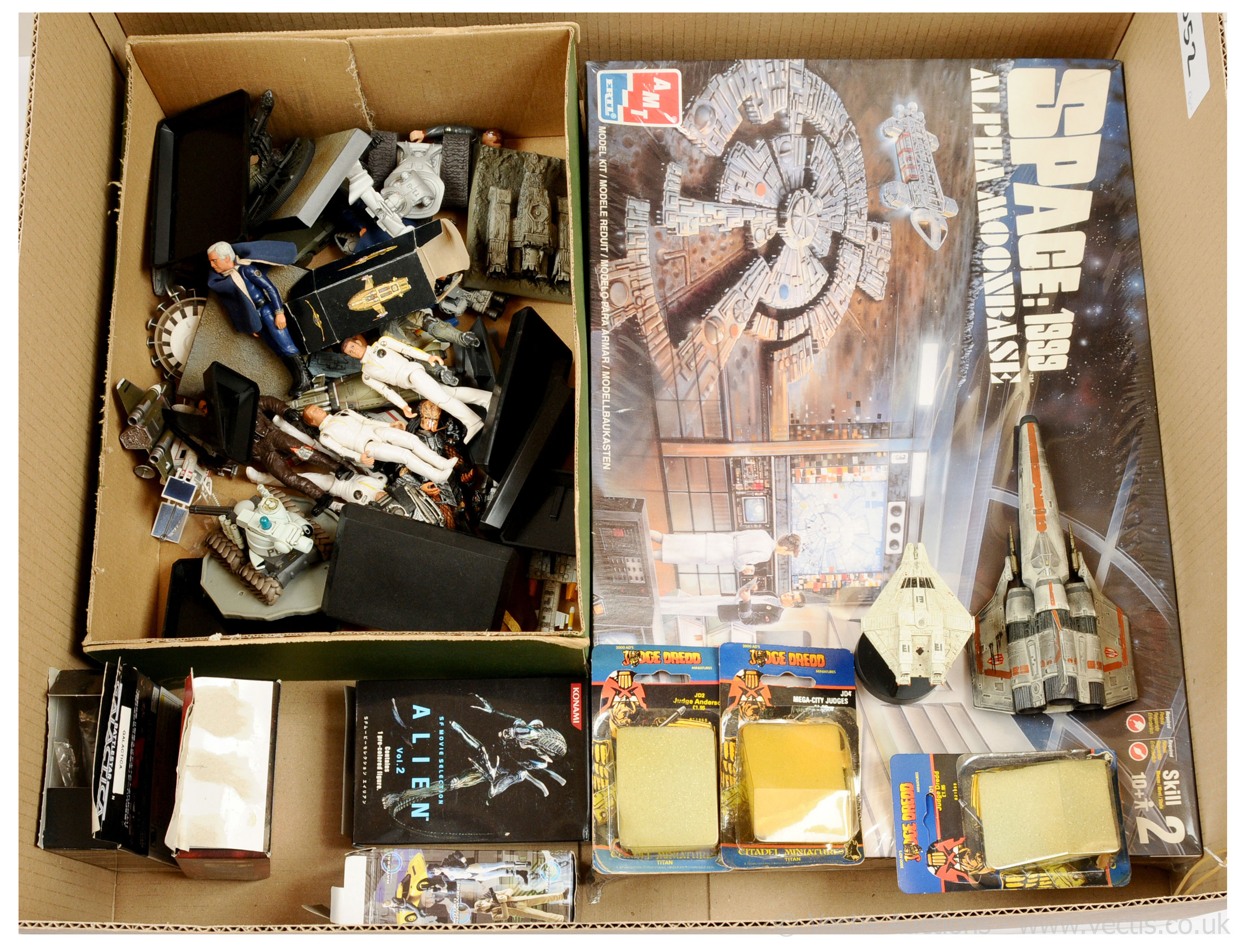 QTY inc Quantity of TV & Film collectables AMT