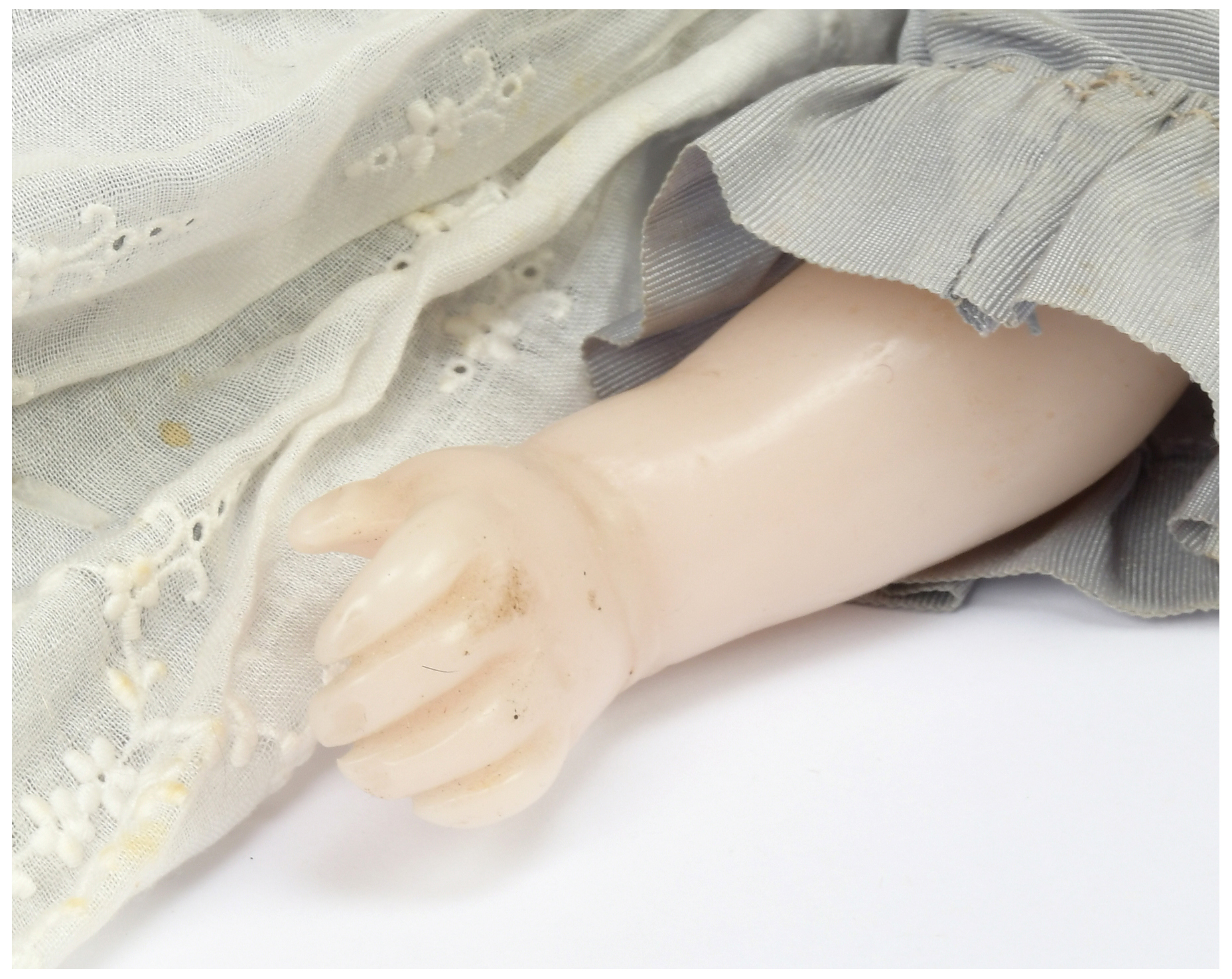 English poured wax antique shoulder head doll - Image 6 of 7