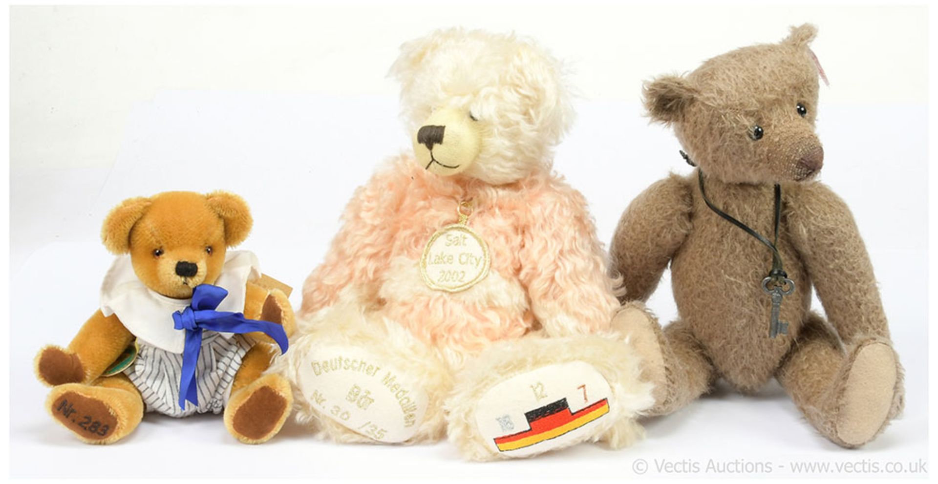 GRP inc Three German teddy bears: (1) Steiff