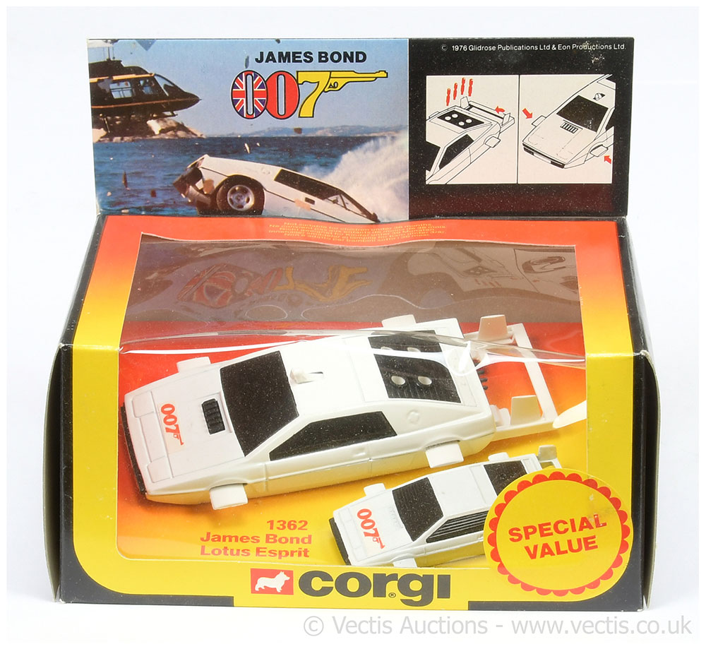Corgi 1362 "James Bond" - Little & Large Lotus