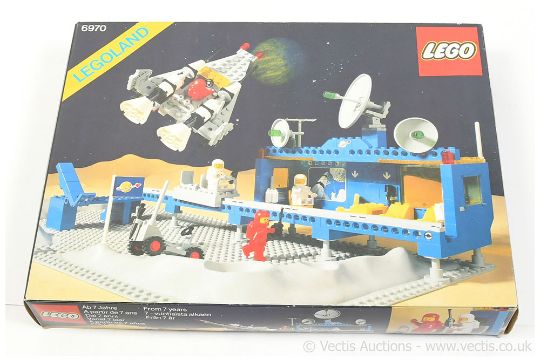 Vintage Lego Space Series 6970 Beta Command Base includes instructions and plastic cover - Go