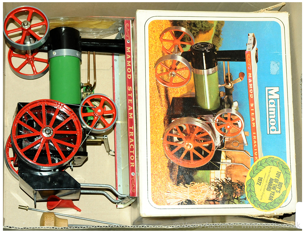 Mamod TE1a Steam Traction Engine, appears