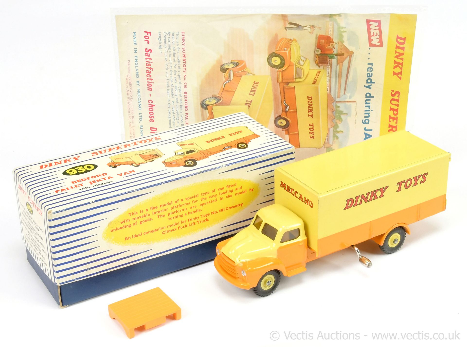 PAIR inc Dinky 930 Bedford Pallet "Dinky Toys"