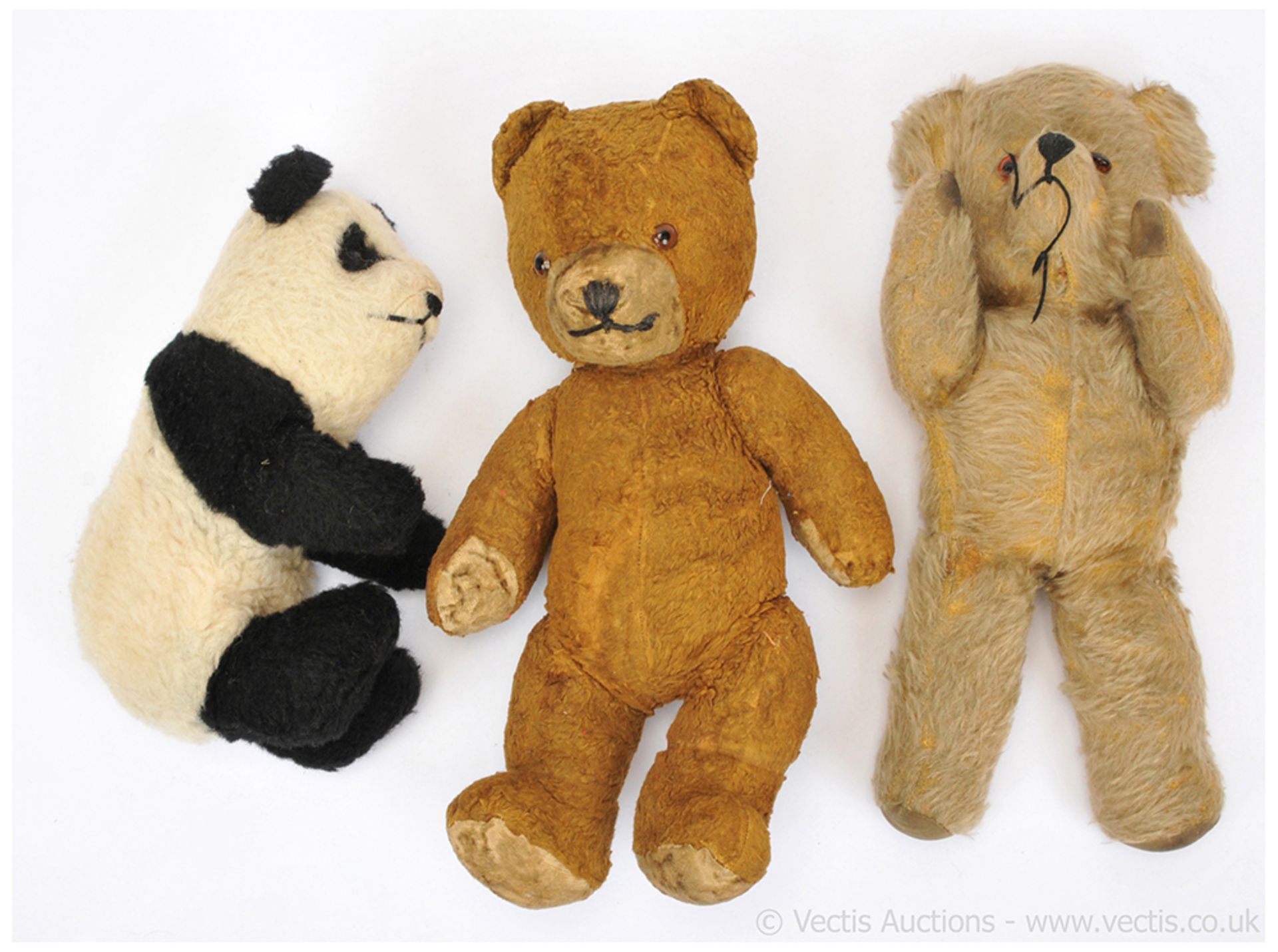 GRP inc Three vintage teddy bears: (1) Hamiro