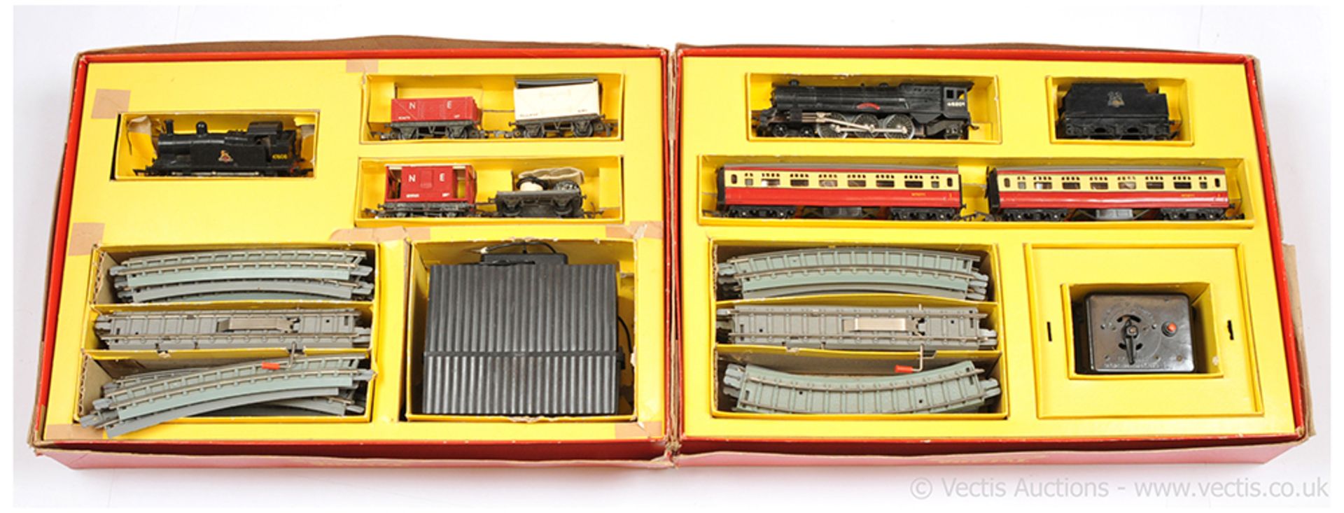 PAIR inc Triang early Train Sets R1X Passenger