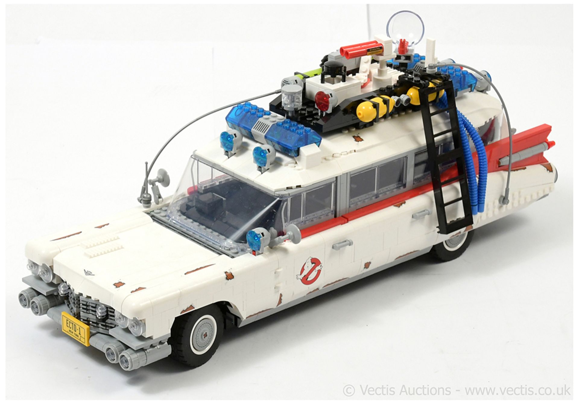 Lego set number 10274 Ghostbusters Ecto-1, built