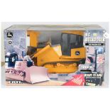 ERTL 42400 large scale RC Bulldozer - John Deere